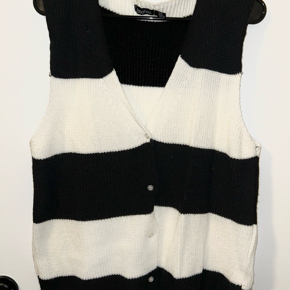 Boohoo Black and White V-Neck Sweater Vest - Picture 3 of 5